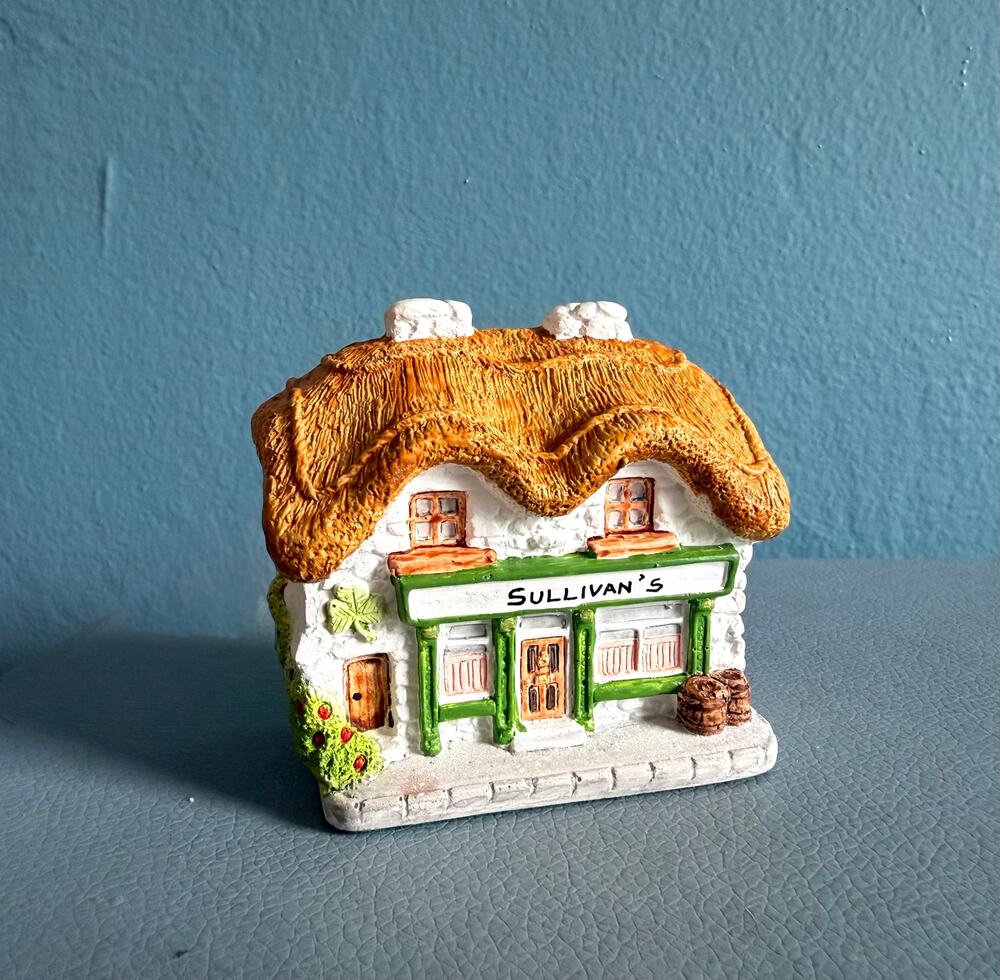 Vintage Irish Miniature Masterpieces Sullivan's Thatch Pub & Guinness Music Box